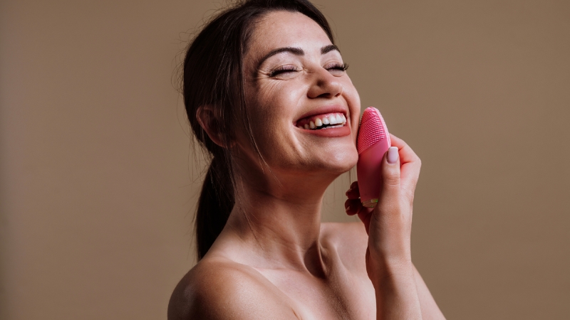 שגרת ניקוי נכונה לעור עם פיגמנטציה
