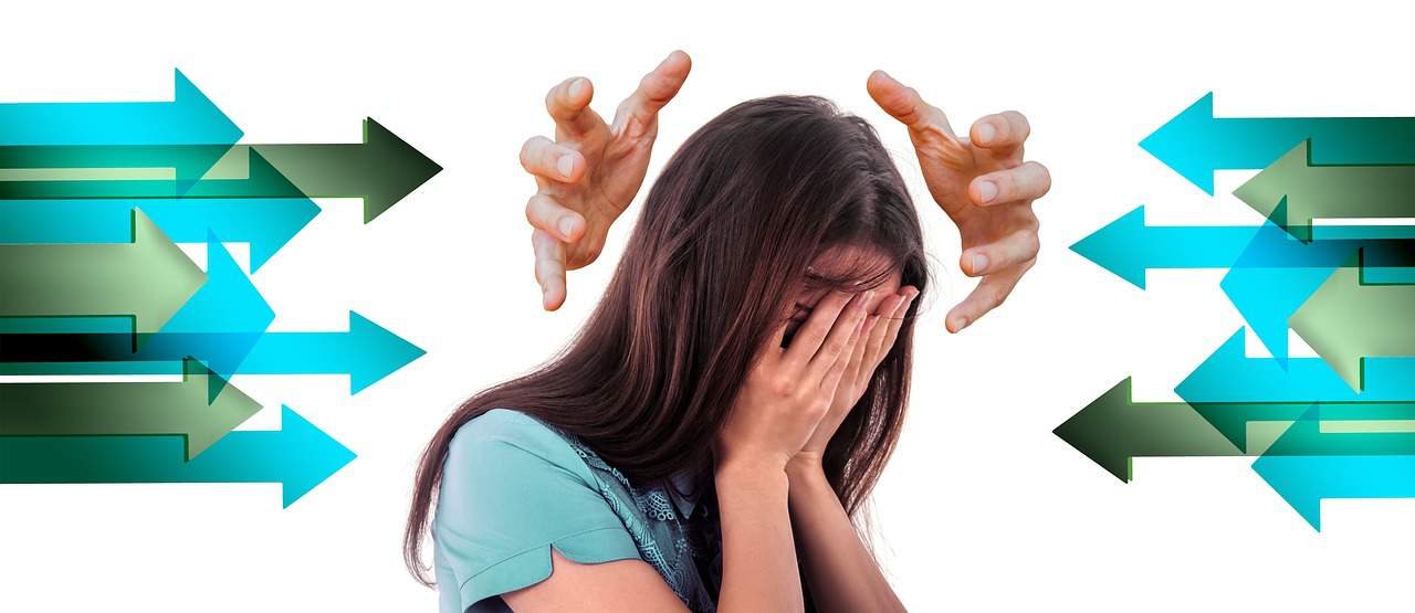 אישה עם כאב ראש